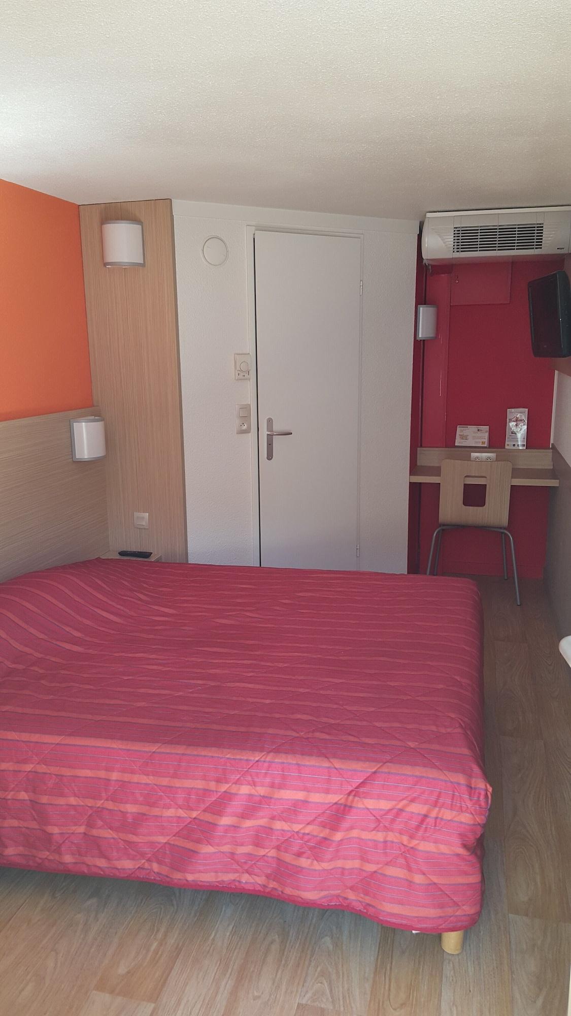 Premiere Classe Lyon Est Aeroport Saint Exupery Exterior foto