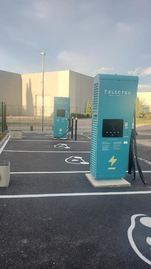 Premiere Classe Lyon Est Aeroport Saint Exupery Exterior foto