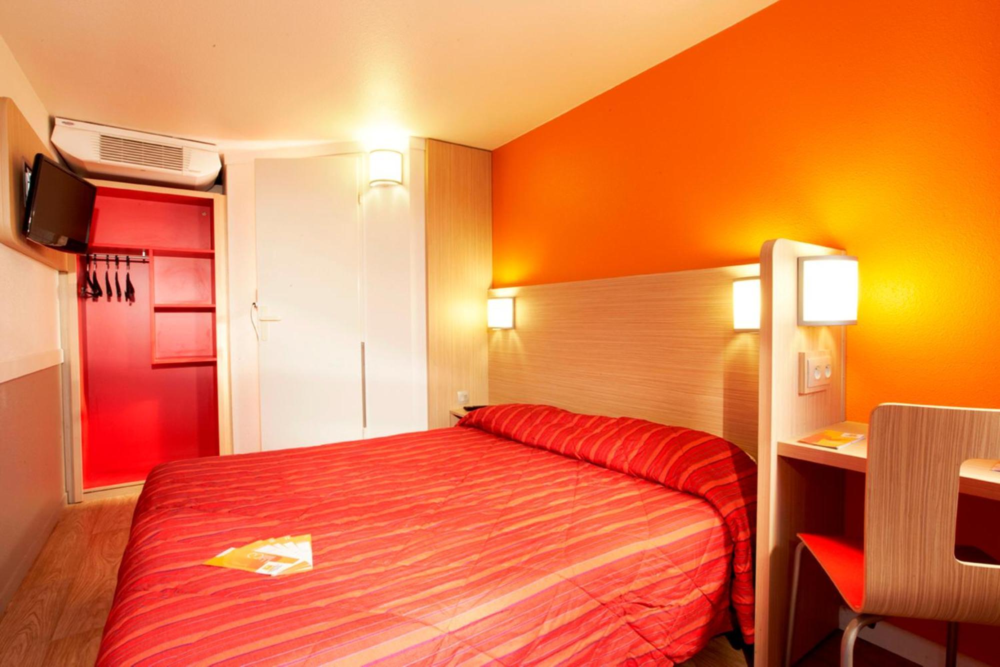 Premiere Classe Lyon Est Aeroport Saint Exupery Exterior foto