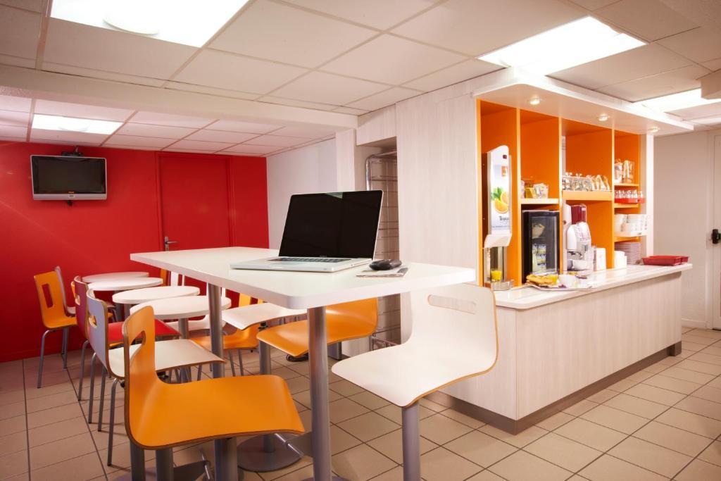 Premiere Classe Lyon Est Aeroport Saint Exupery Exterior foto