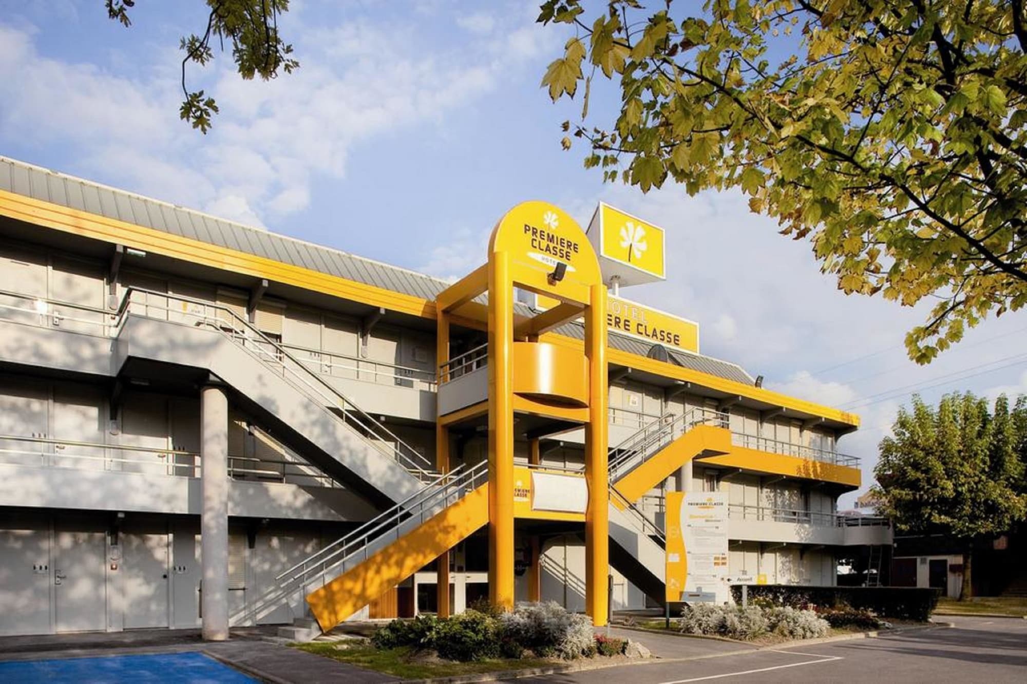 Premiere Classe Lyon Est Aeroport Saint Exupery Exterior foto
