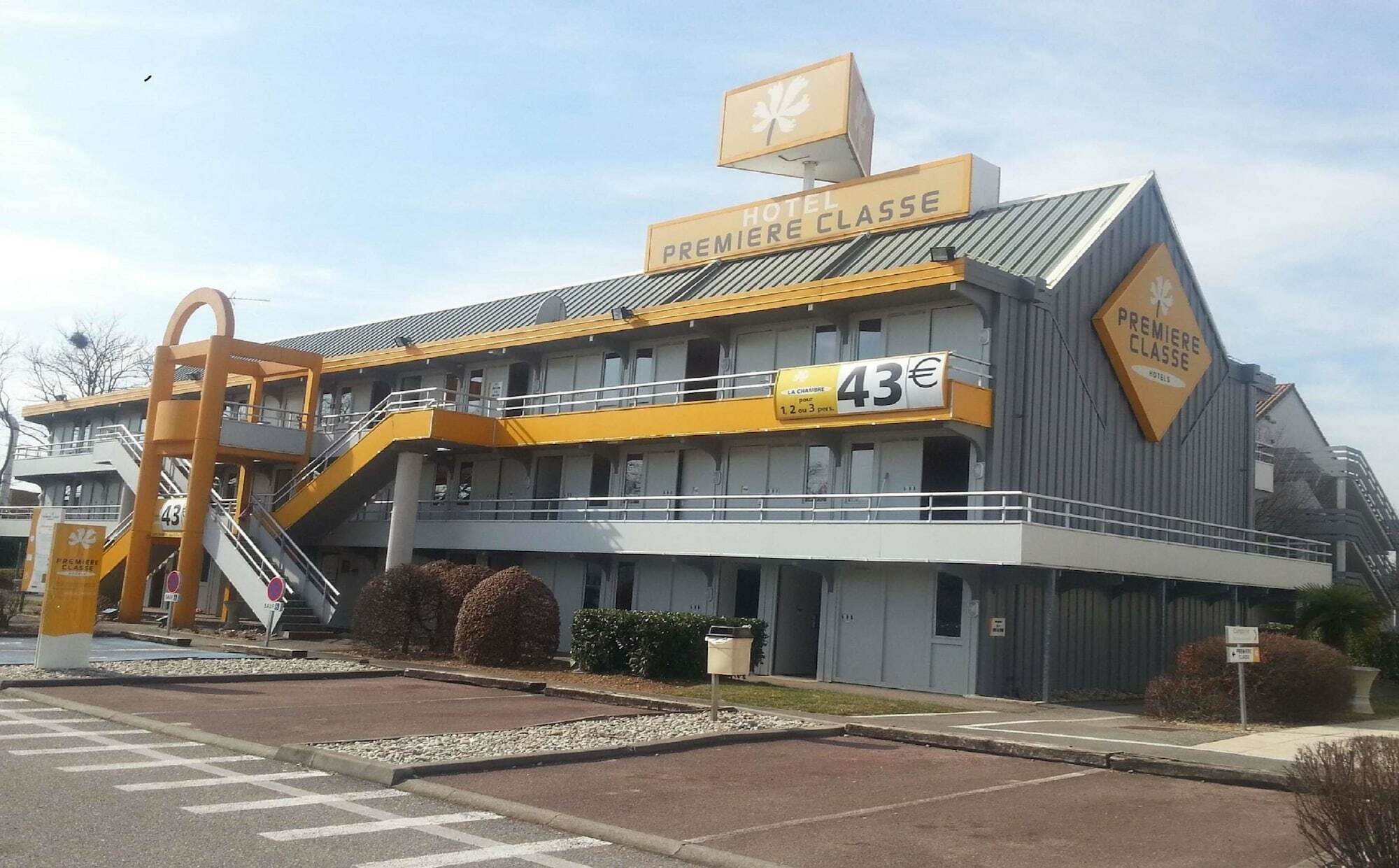 Premiere Classe Lyon Est Aeroport Saint Exupery Exterior foto